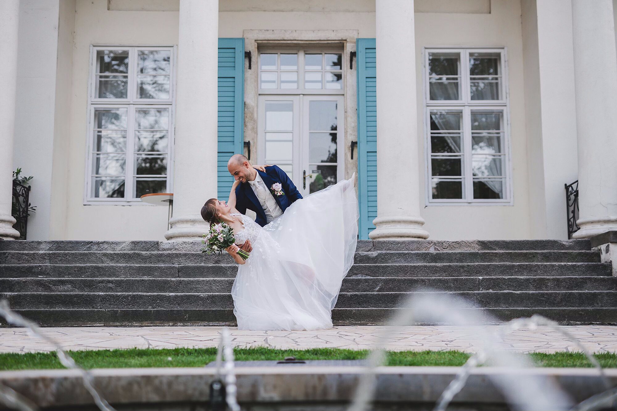 Romantikus rózsás esküvői dekoráció – Anna és Martin nagy napja